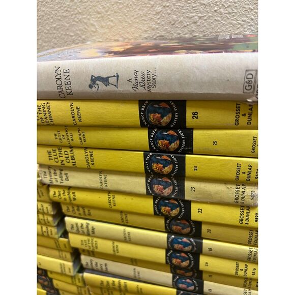 VINTAGE LOT OF 32 NANCY DREW MYSTERY STORIES HARDBACK BOOKS BY CAROLYN KEENE - Picture 4 of 7